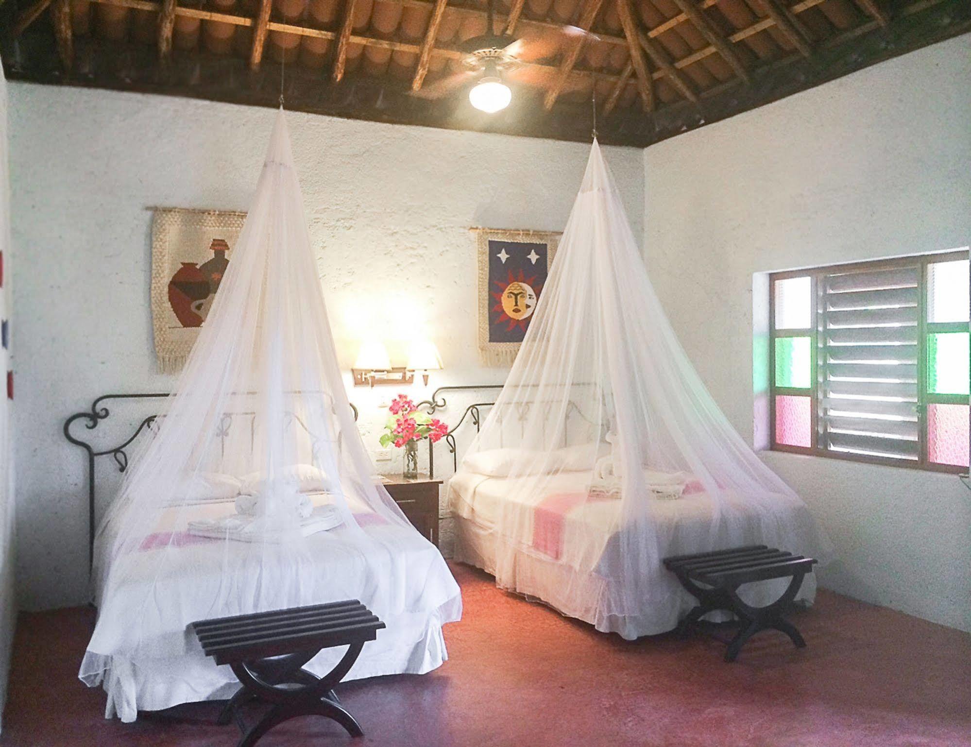 La Casa Del Mago Bed & Breakfast Уксмал Екстериор снимка