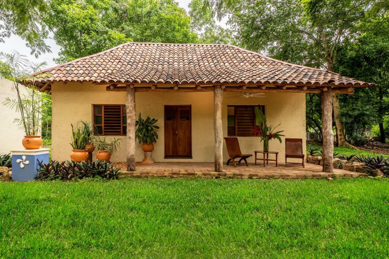 La Casa Del Mago Bed & Breakfast Уксмал Екстериор снимка